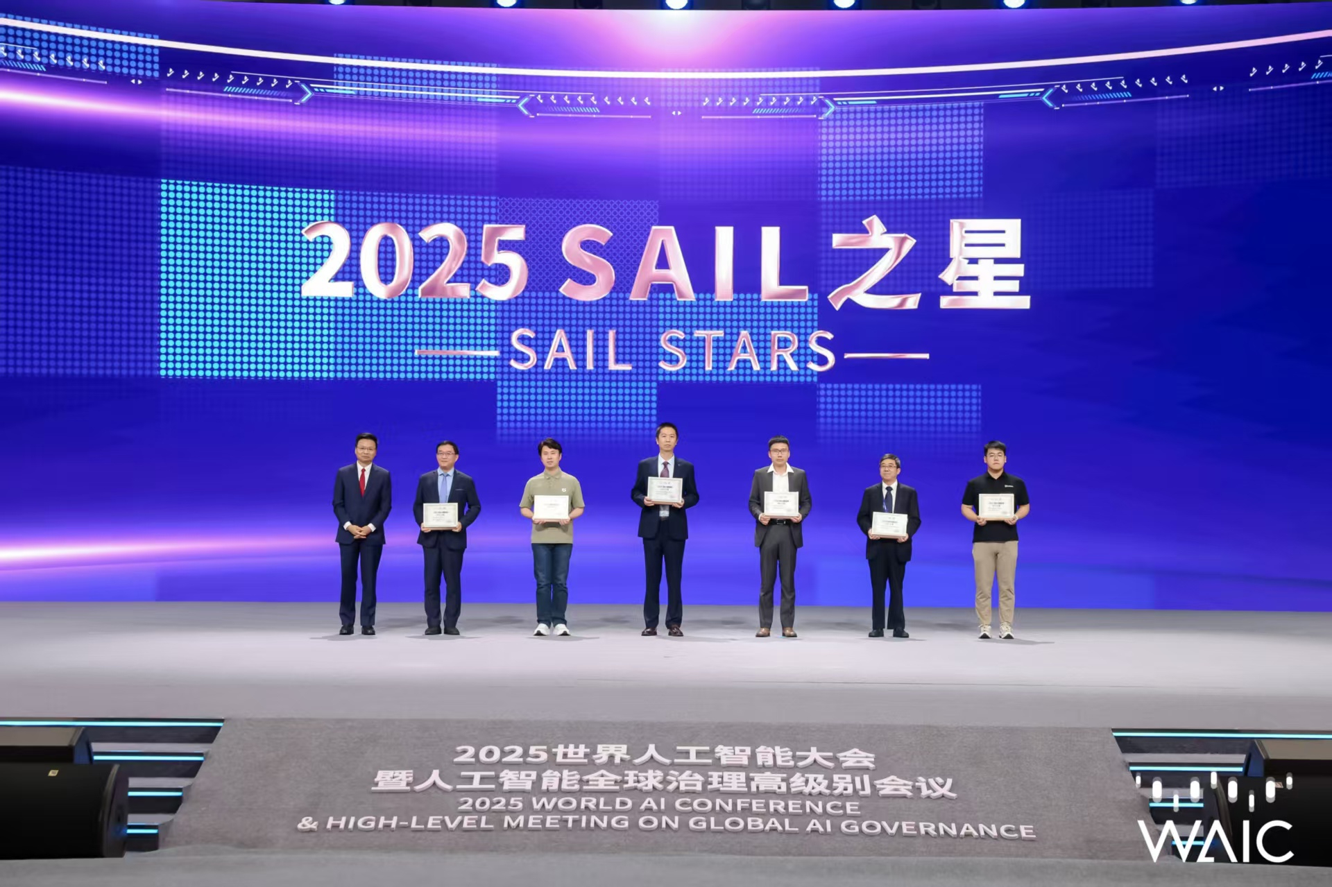 必一运动
成WAIC唯一获SAIL之星奖的机器...